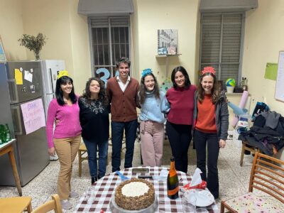 Fiesta de cumpleaños para los muchachos de la administración pública de Jerusalén.