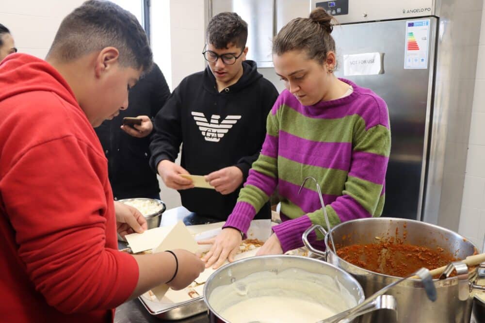 Annalisa lors de l’activité de cuisine sociale, l’un des projets de Pro Tessa Sancta à Bethléem.