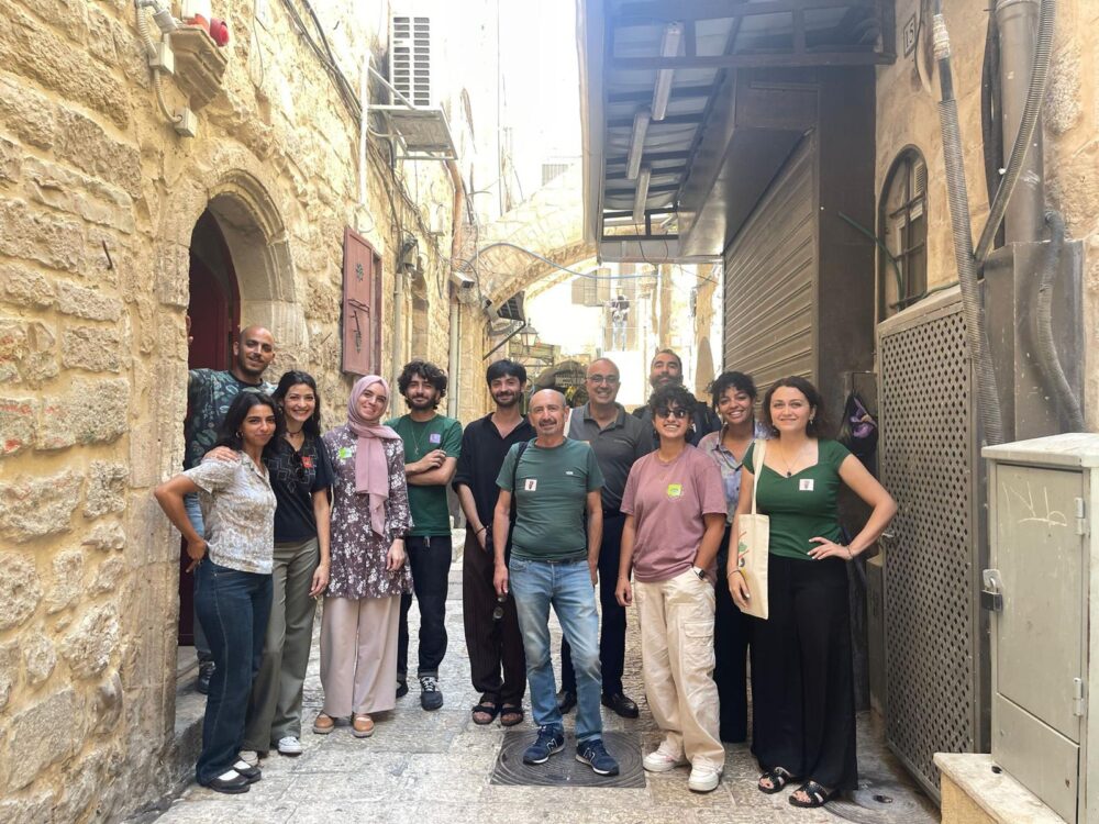 Il team all'opera nella formazione