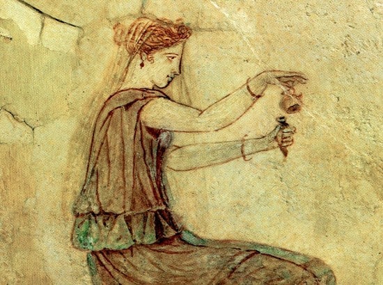 Romana che versa un olio al profumo di nardo in una boccetta di alabastro